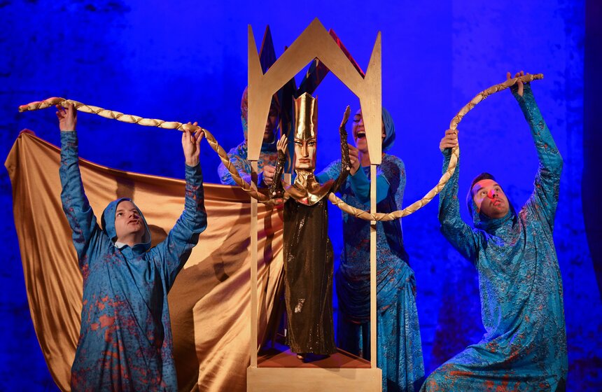 Создатель театра, известный драматург и режиссер, ученик Евгения Вахтангова Виктор Александрович Швембергер, основал еще несколько профессиональных театров кукол: Черниговский (Украина), Киргизский государственный (Бишкек) и Московский областной театр кукол.