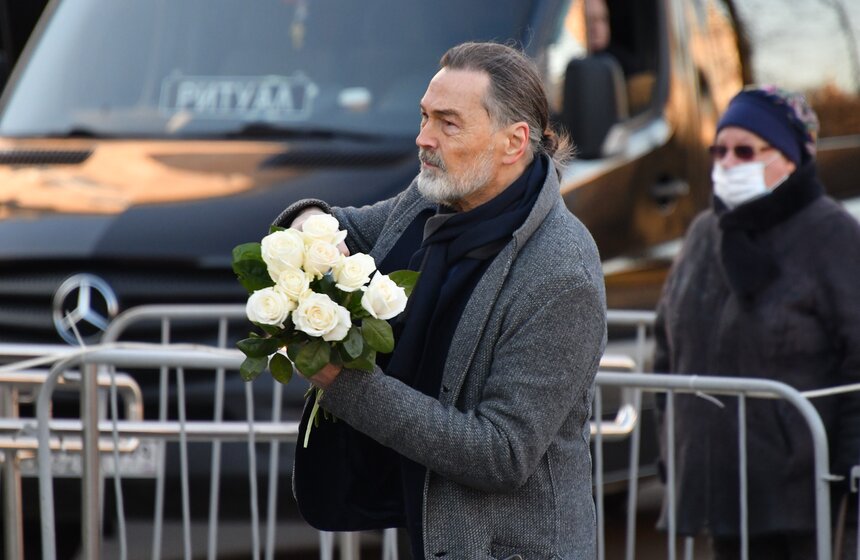 В Москве простились с Арменом Джигарханяном 20 фото