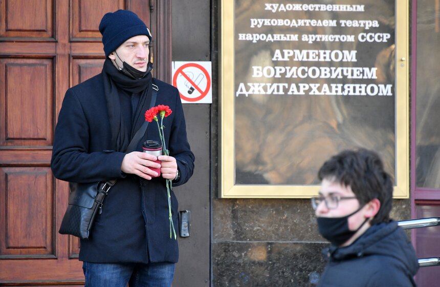 В Москве простились с Арменом Джигарханяном 3 фото