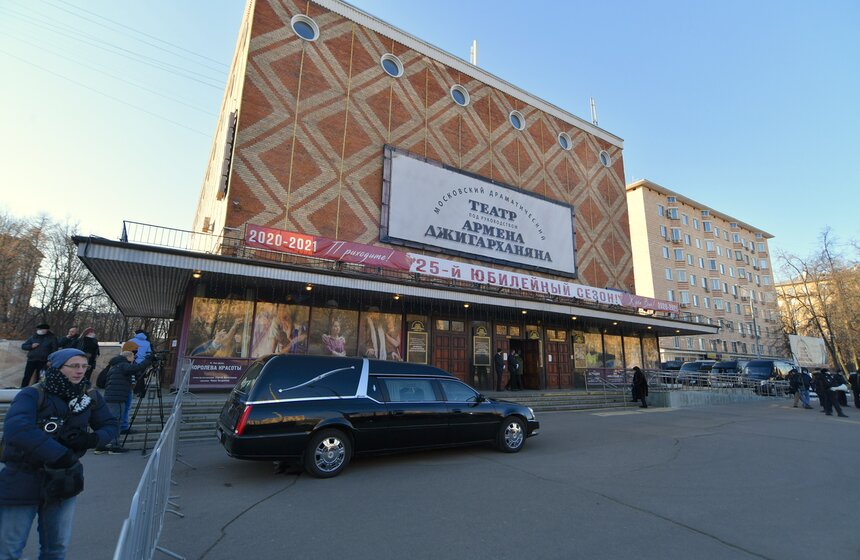 В Москве простились с Арменом Джигарханяном 1 фото