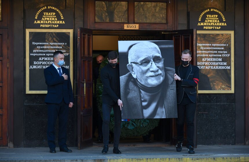 В Москве простились с Арменом Джигарханяном 22 фото