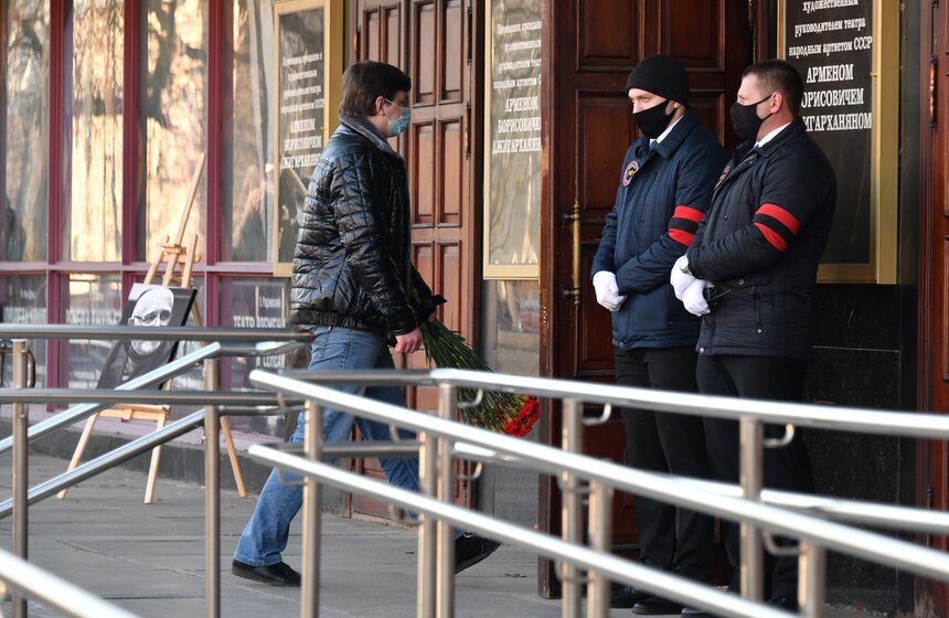 В Москве простились с Арменом Джигарханяном 11 фото