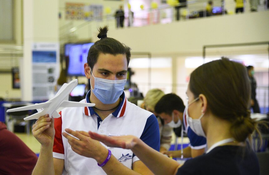 Хедлайнером данного мероприятия выступил американский физик-теоретик и популяризатор науки Митио Каку