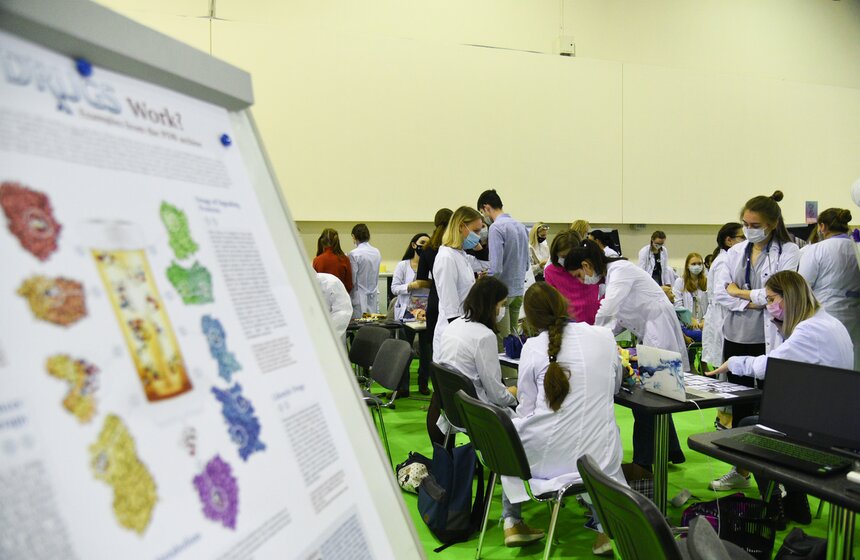 А в онлайне для гостей фестиваля подготовили свыше 20 научных мастер-классов