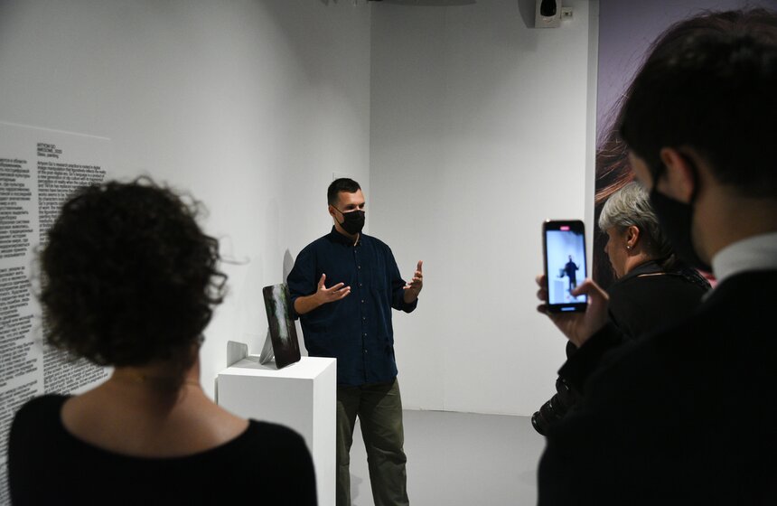 Выставка "20:20. Время остановилось" открылась в ММОМА 2 фото