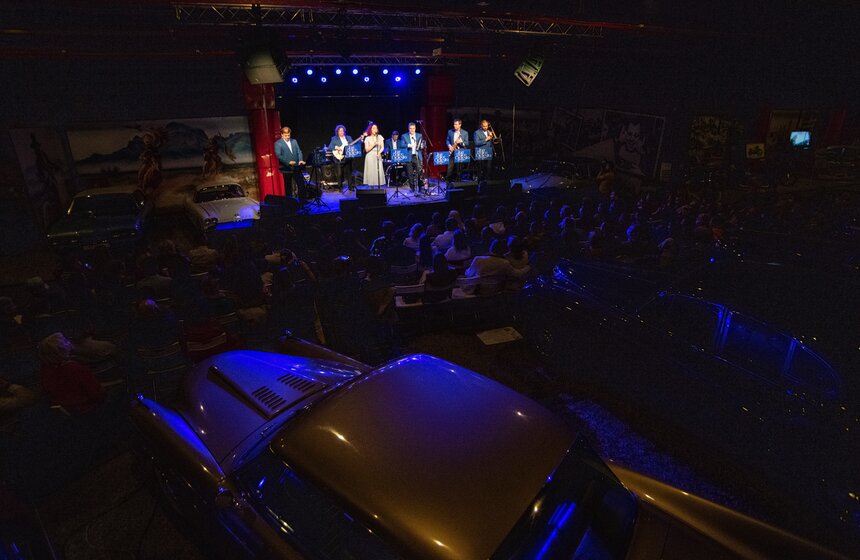 Концерт Jazz Dance Orchestra прошел в музее ретро-автомобилей в Москве 1 фото