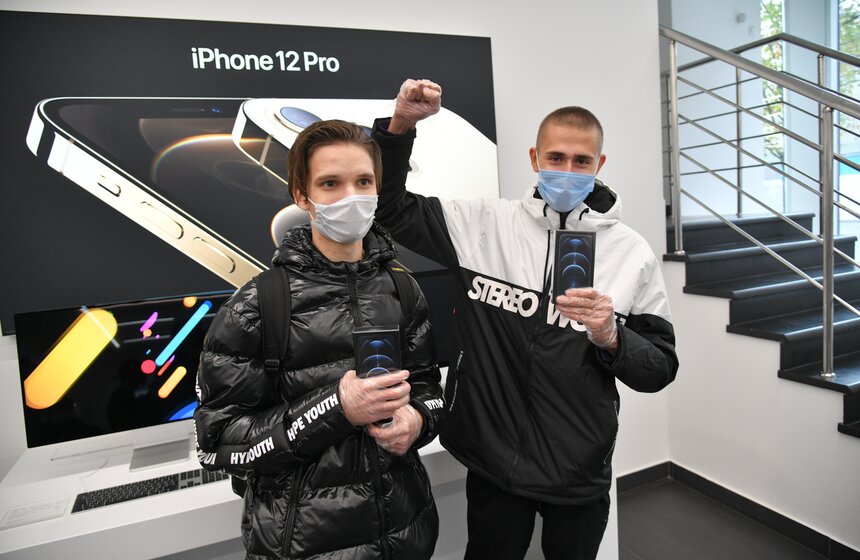 В Москве стартовали продажи новых iPhone 17 фото