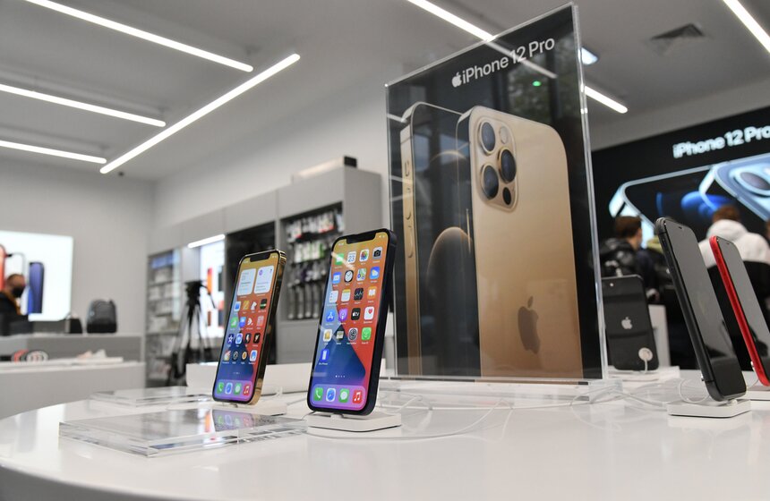 В линейке представлены такие версии смартфона, как iPhone 12 mini, iPhone 12 Pro и iPhone 12 Pro Max