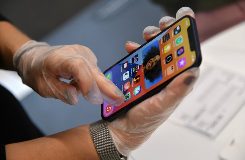 В Москве стартовали продажи новых iPhone 24 фото