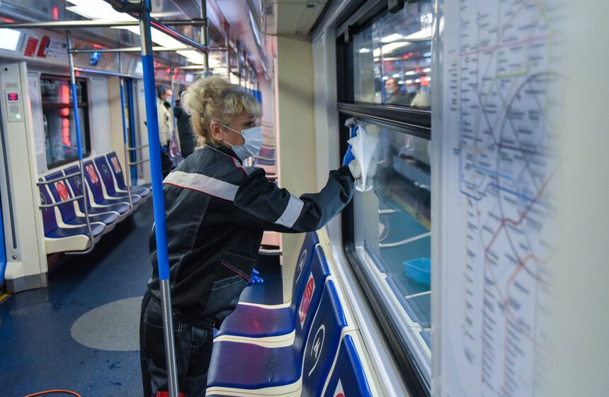 Дезинфекцию поездов провели в Московском метрополитене 13 фото