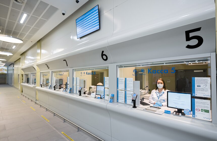 Автовокзал занимает первый и последний этажи многофункционального комплекса