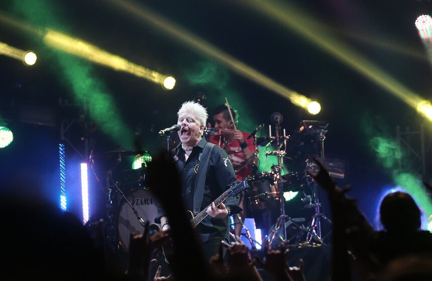 В Москве прошел концерт панк-рокеров The Offspring 14 фото