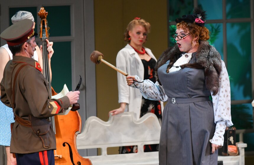 Зрители могли услышать такие композиции, как "Весна идет", "Лунный вальс", "Каким ты был, таким ты и остался"