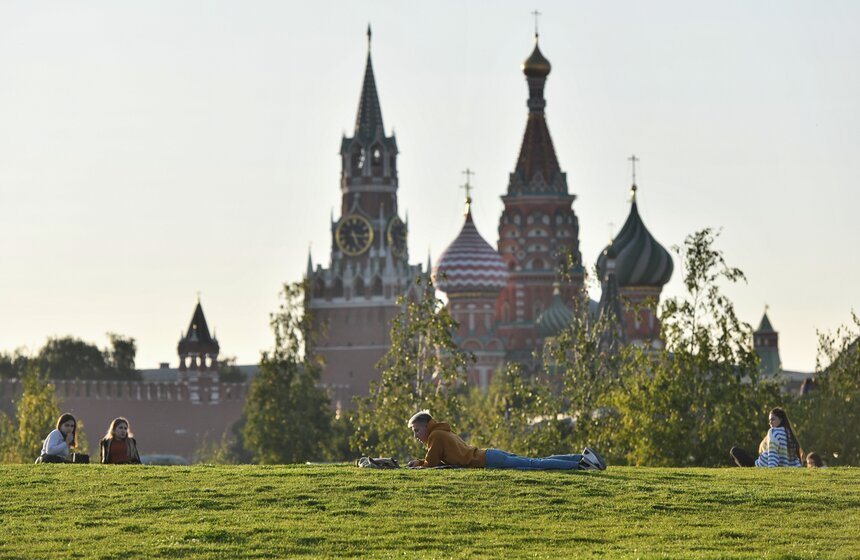 В Москву пришло бабье лето 25 фото