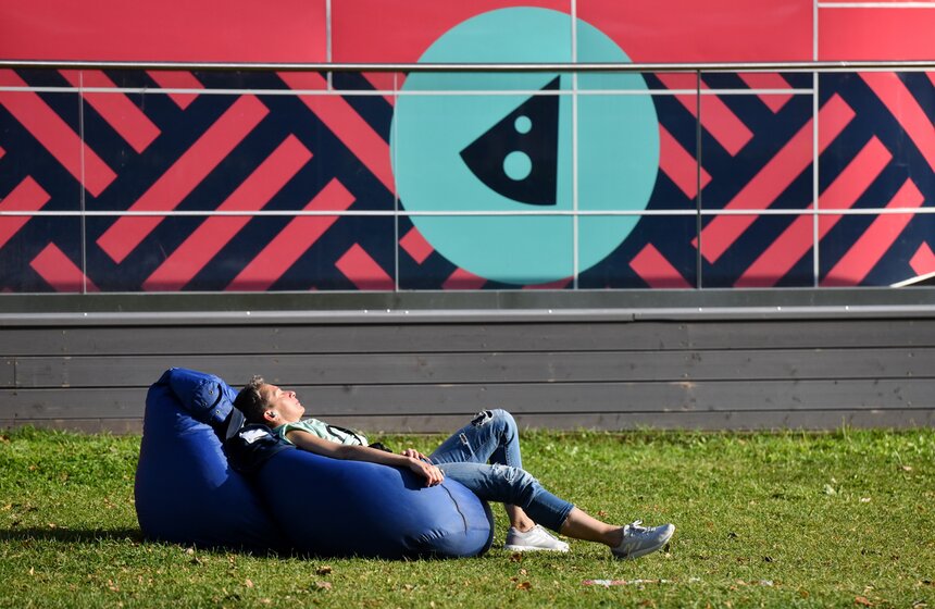 В Москву пришло бабье лето 8 фото