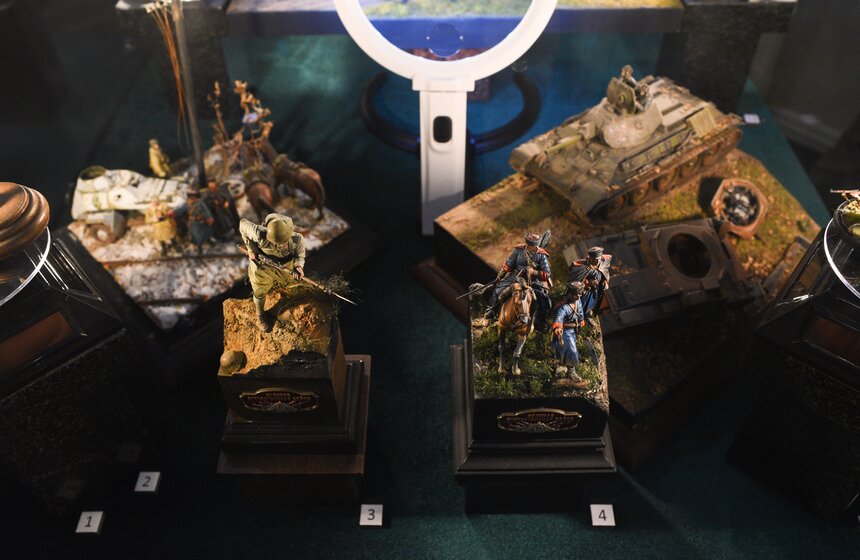 Музей военной формы представил выставку "Сквозь времена" 8 фото