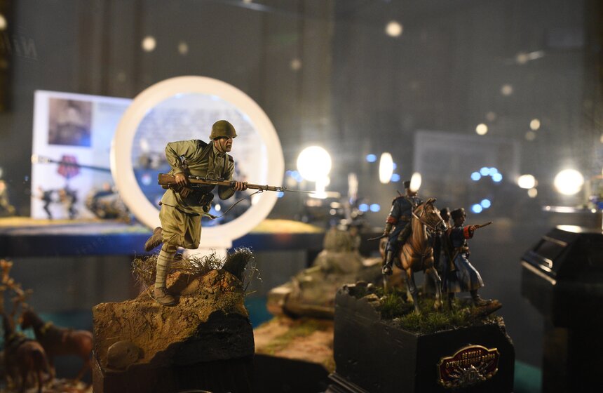 Музей военной формы представил выставку "Сквозь времена" 23 фото