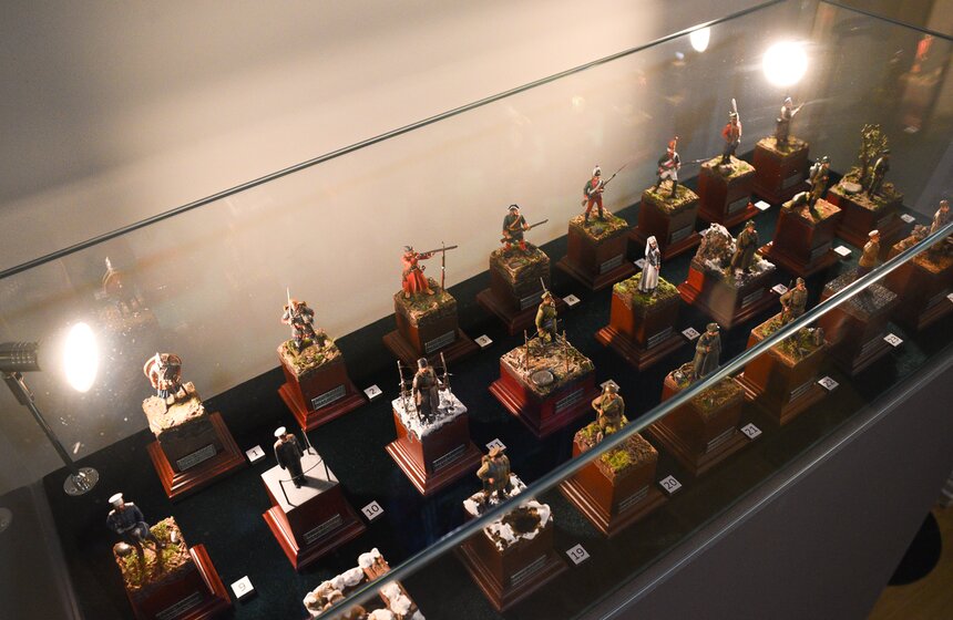 Музей военной формы представил выставку "Сквозь времена" 9 фото