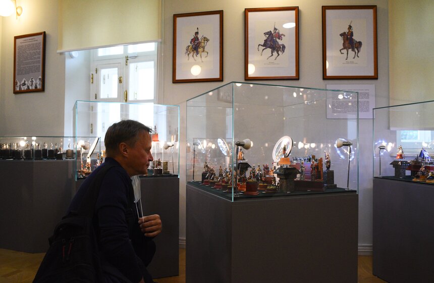 Музей военной формы представил выставку "Сквозь времена" 14 фото