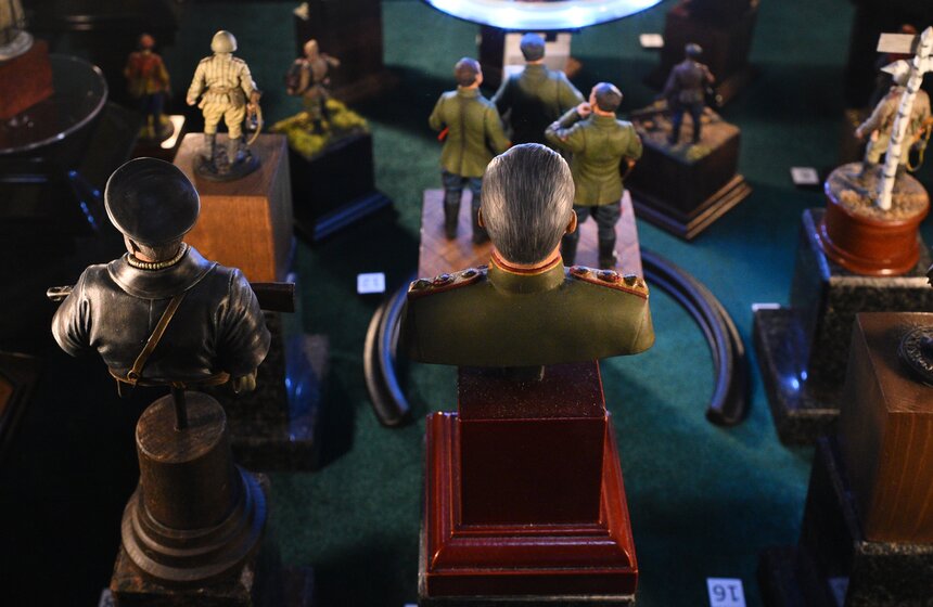 Музей военной формы представил выставку "Сквозь времена" 19 фото