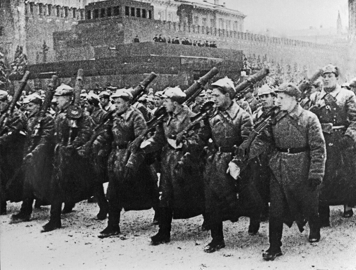 Чем известен 1941 год. Битва Москва 1941. Битва за Москву 1941 год. Парад 1941 года.