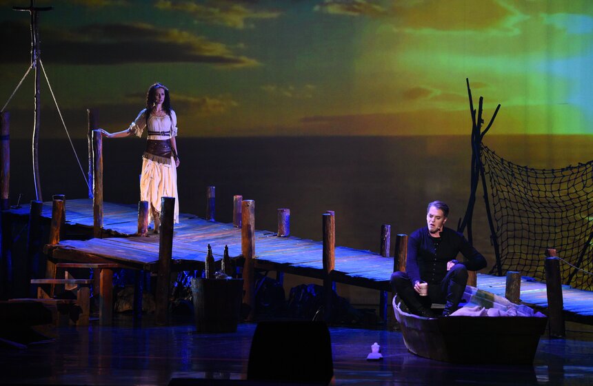 Актриса и оперная певица исполнила роль Консуэлы