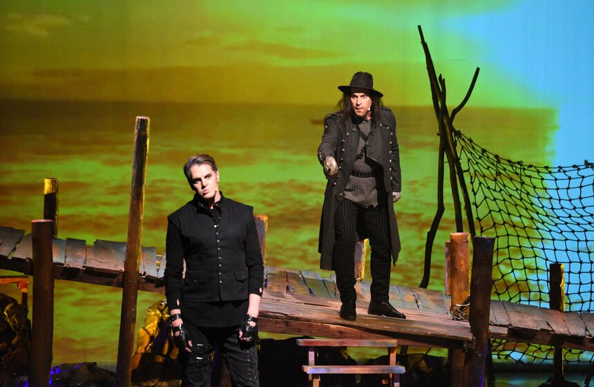 Сергей Борзов сыграл роль Карлоса (офицер)