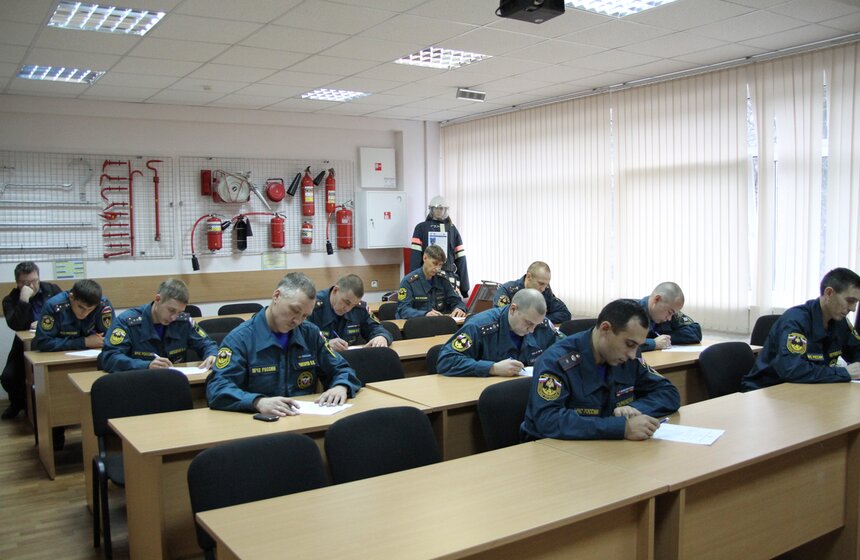 В Москве выбрали лучшего пожарного 13 фото