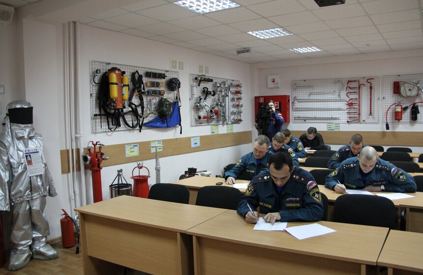 В Москве выбрали лучшего пожарного 15 фото