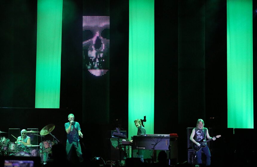 В СК "Олимпийский" выступила рок-группа Deep Purple 12 фото