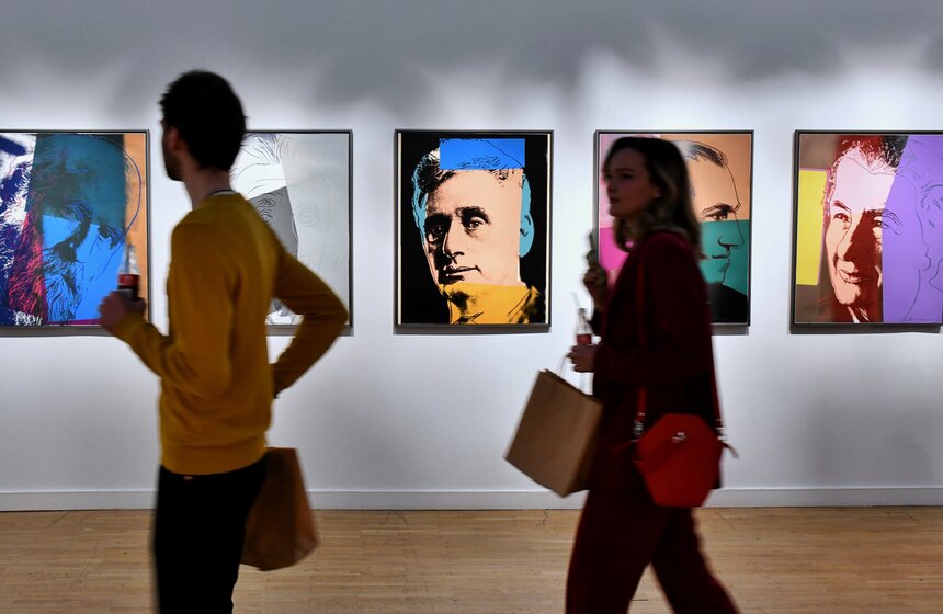 Помимо произведений самого художника, посетителям покажут работы известных фотографов из его окружения