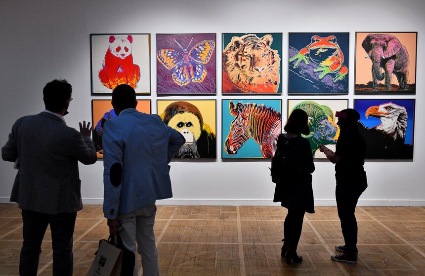 Тогда поработать над этой темой художника попросили его друзья, защитники животных Рональд и Фрейда Фельдман