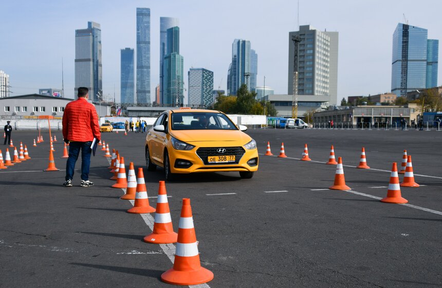 Конкурс профессионального мастерства водителей такси прошел в Москве 24 фото