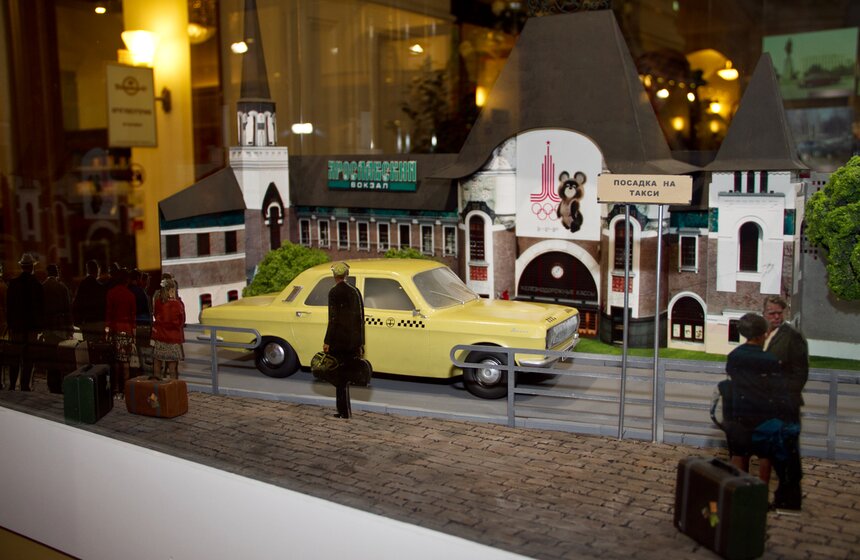 В ГУМе открылась историческая выставка автомобилей ГАЗ 21 фото