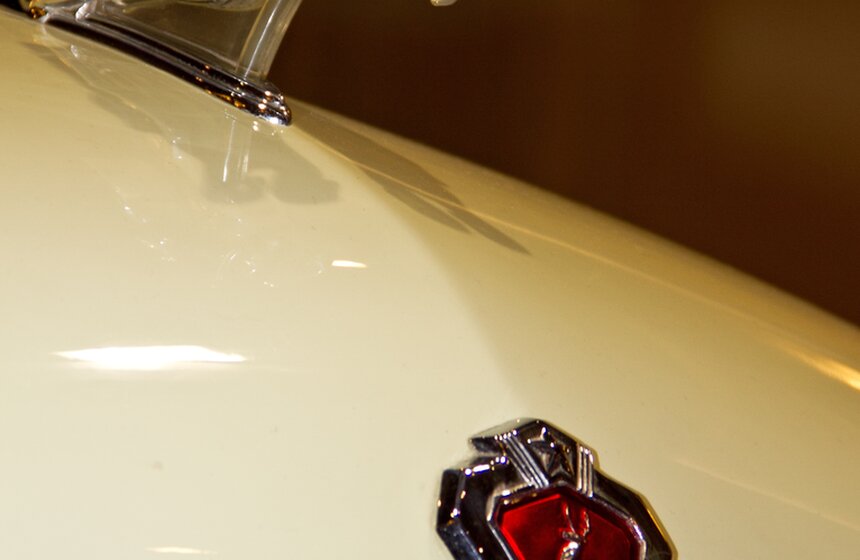 В ГУМе открылась историческая выставка автомобилей ГАЗ 24 фото