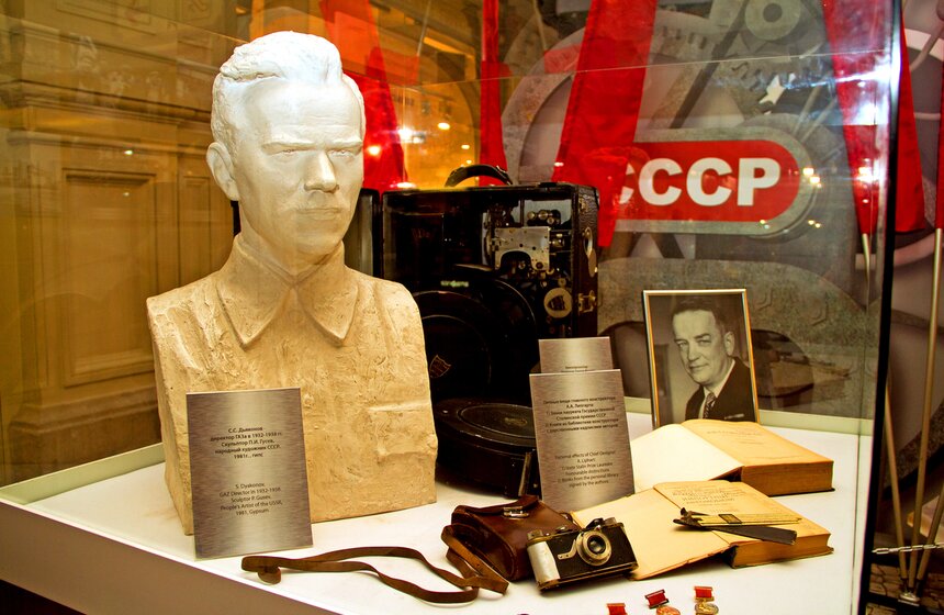 В ГУМе открылась историческая выставка автомобилей ГАЗ 2 фото