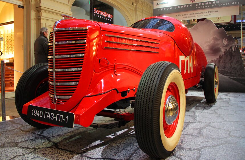 В ГУМе открылась историческая выставка автомобилей ГАЗ 5 фото