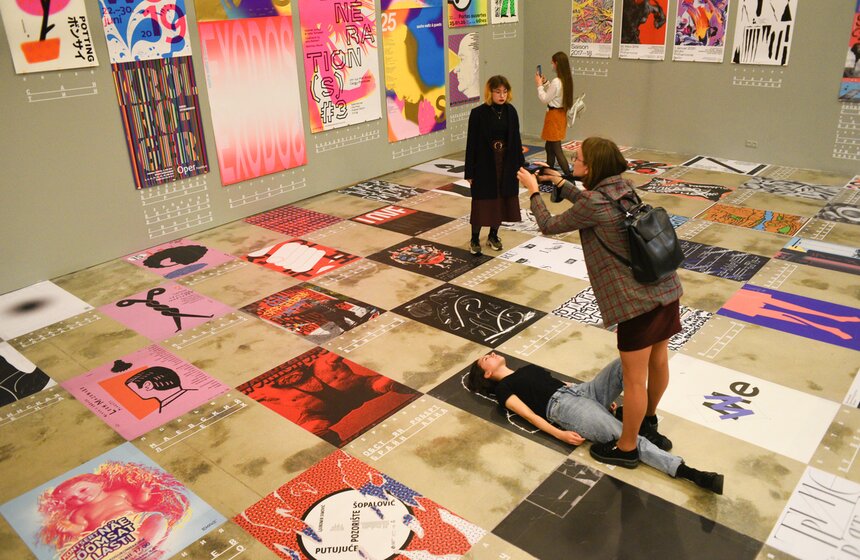 Биеннале "Золотая пчела 14" открылась в Москве 13 фото