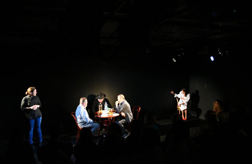 Спектакль "Пещера" состоялся в Центре имени Мейерхольда 7 фото