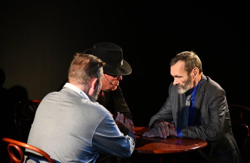 Спектакль "Пещера" состоялся в Центре имени Мейерхольда 2 фото