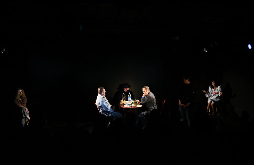 Спектакль "Пещера" состоялся в Центре имени Мейерхольда 11 фото