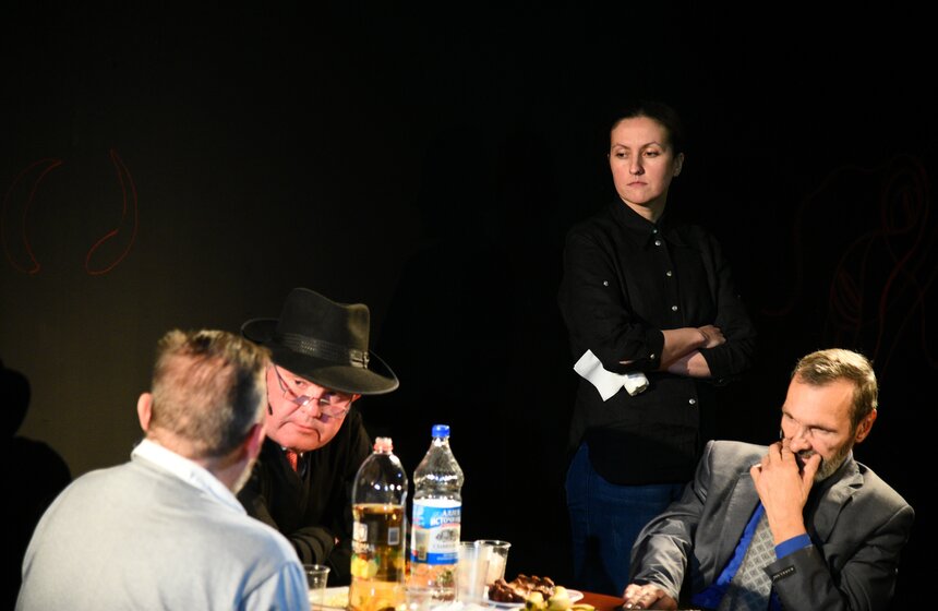 Спектакль "Пещера" состоялся в Центре имени Мейерхольда 13 фото