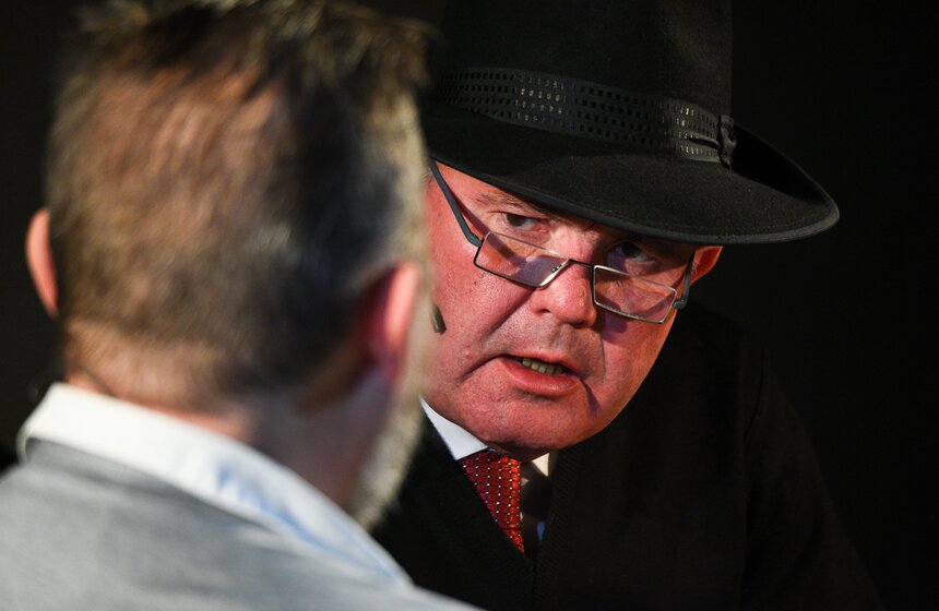 Спектакль "Пещера" состоялся в Центре имени Мейерхольда 16 фото