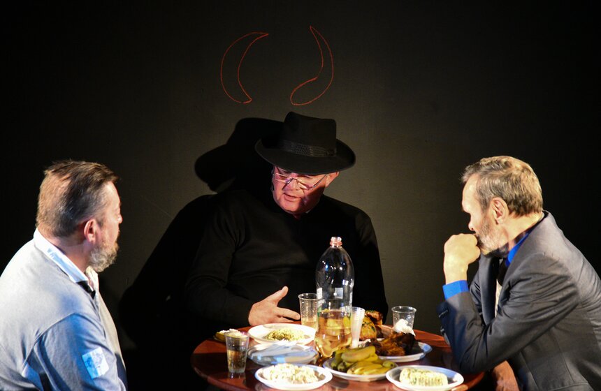 Спектакль "Пещера" состоялся в Центре имени Мейерхольда 17 фото