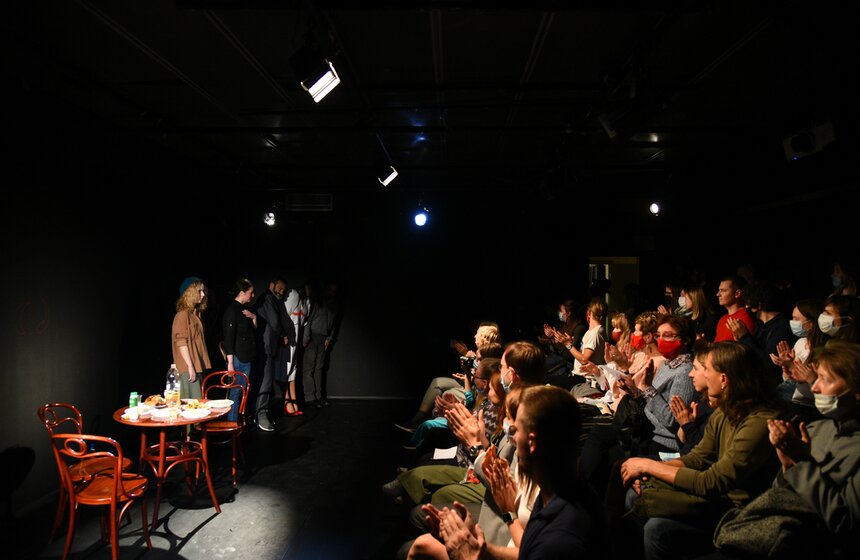 Спектакль "Пещера" состоялся в Центре имени Мейерхольда 18 фото