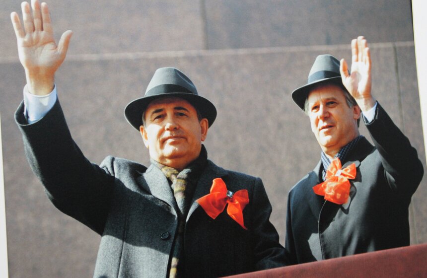 Выставка "События. Люди. История. 1988" открылась в Москве 16 фото