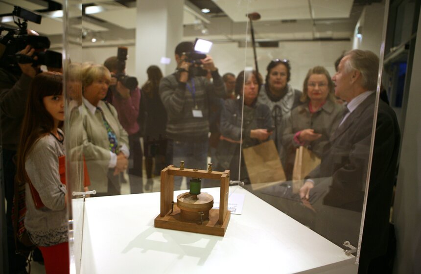 В павильоне "Рабочий и колхозница" показали старинные телефоны 8 фото