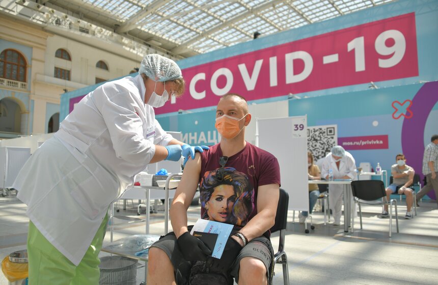 В Москве открылся один из крупнейших в Европе прививочных пунктов 35 фото