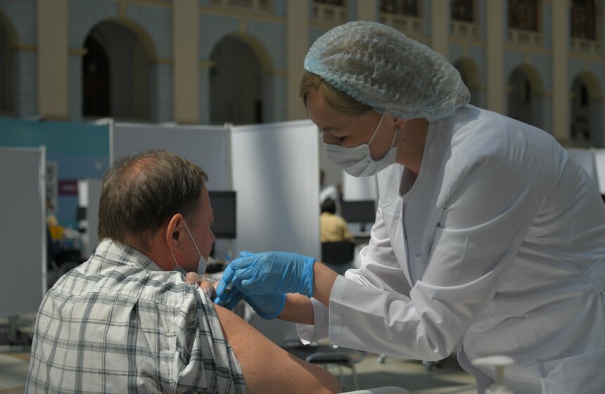 В Москве открылся один из крупнейших в Европе прививочных пунктов 34 фото