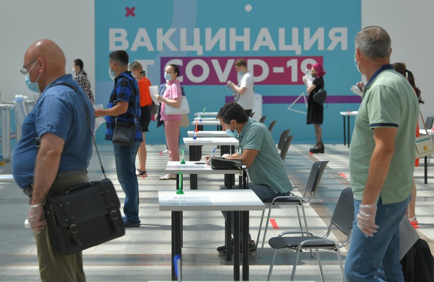 В Москве открылся один из крупнейших в Европе прививочных пунктов 40 фото